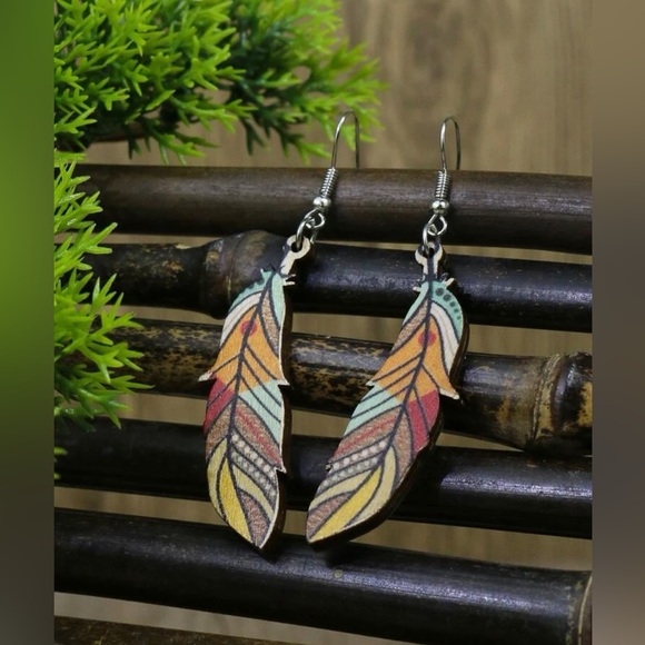 Feathered shape necklace and drop earrings - Picture 9 of 9